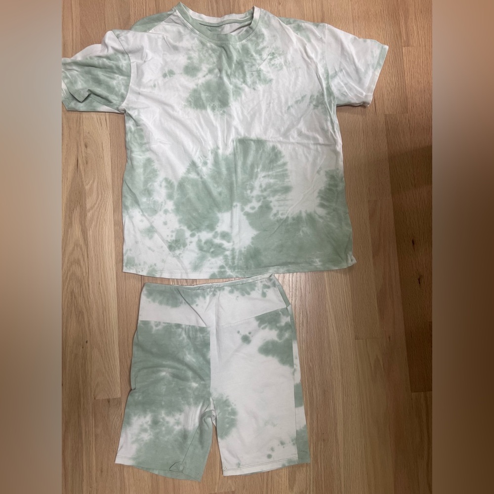 Small no brand outfit , leggings/matching top
